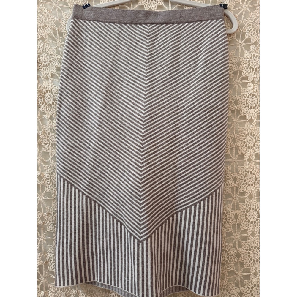 Tahari Knit Skirt Sz Medium Brown White Stripe Chevron Midi